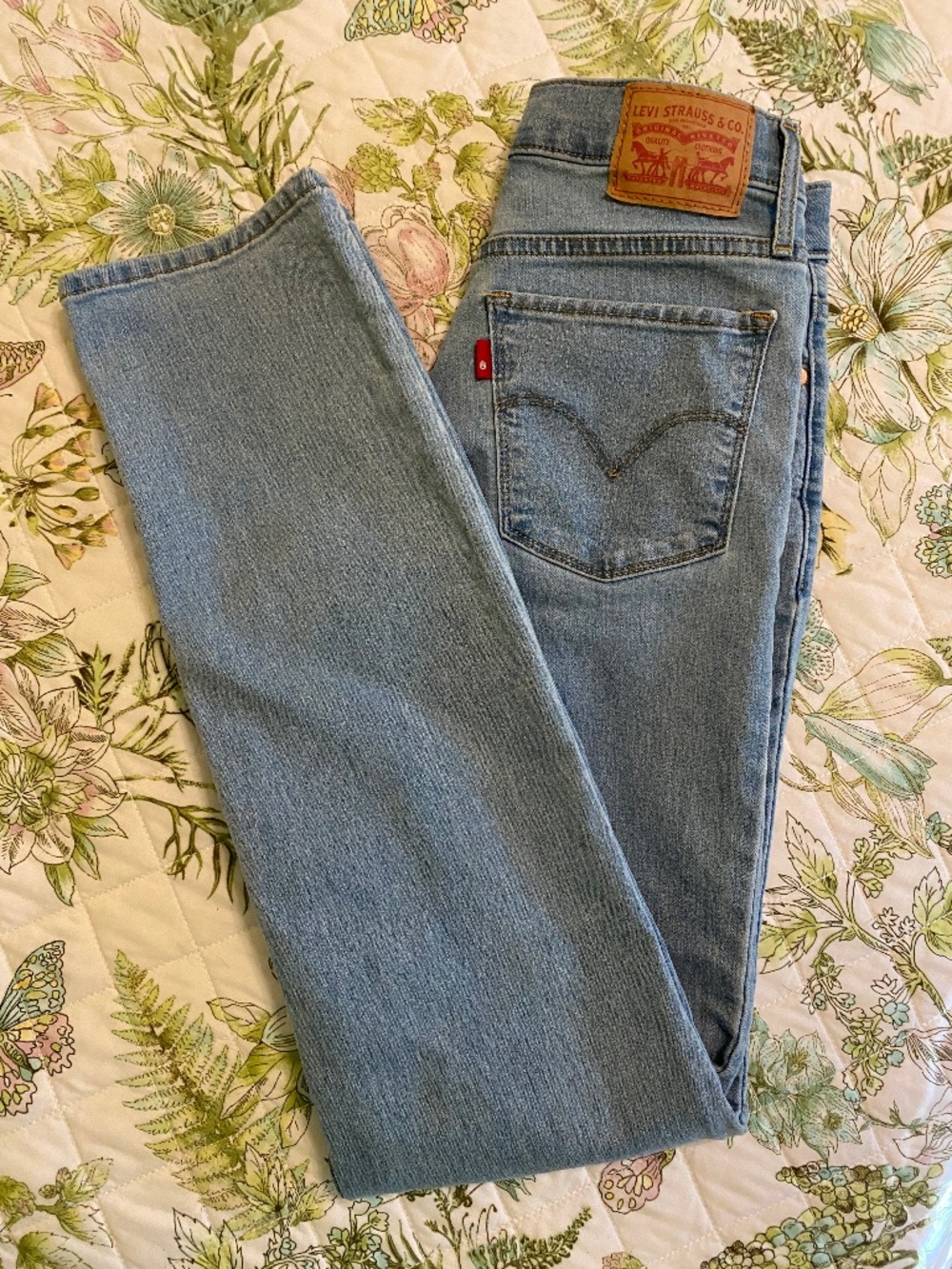 Levi’s 314 Shaping Straight 26x32 Jeans